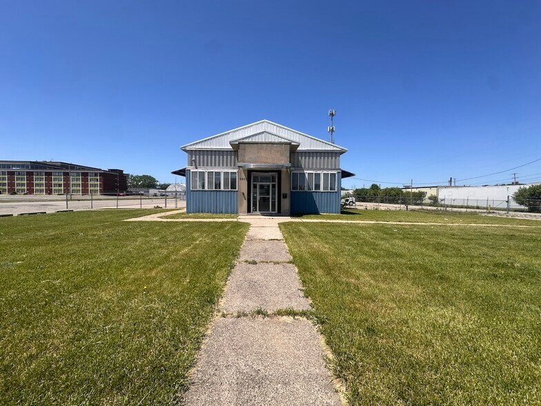 More Photos Of 2655 Buchanan Ave SW, Grand Rapids Truck Terminal For Lease