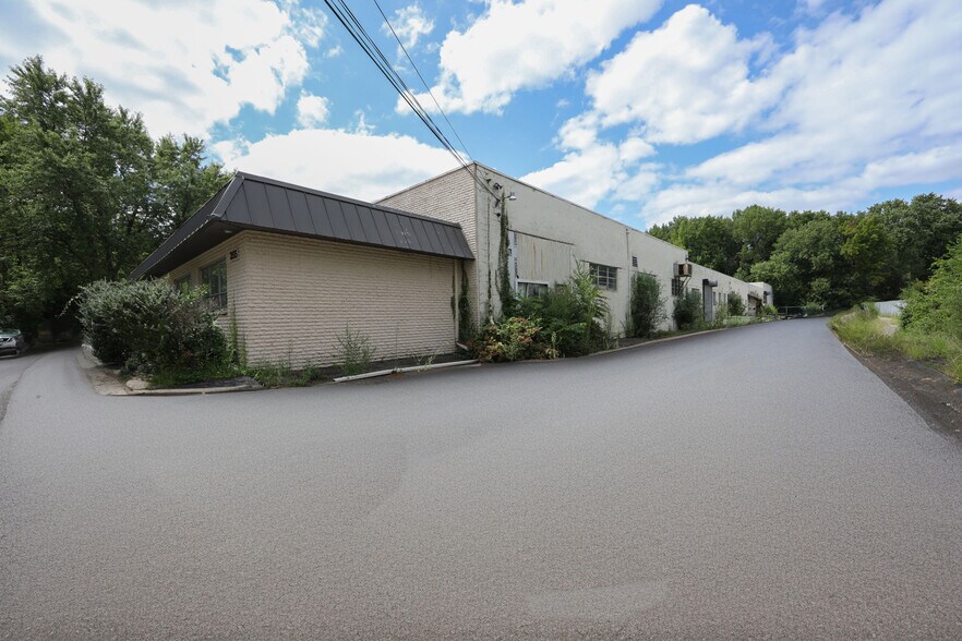 More Photos Of 355 Crider Ave, Moorestown Warehouse For Lease