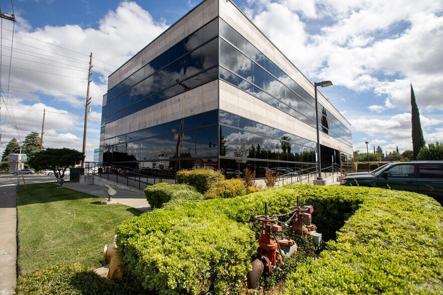 More Photos Of 1552 Coffee Rd, Modesto Medical For Lease