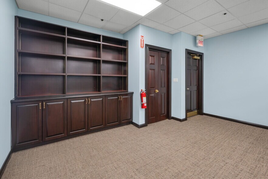 More Photos Of 1477 Barclay Blvd, Buffalo Grove Office For Sale