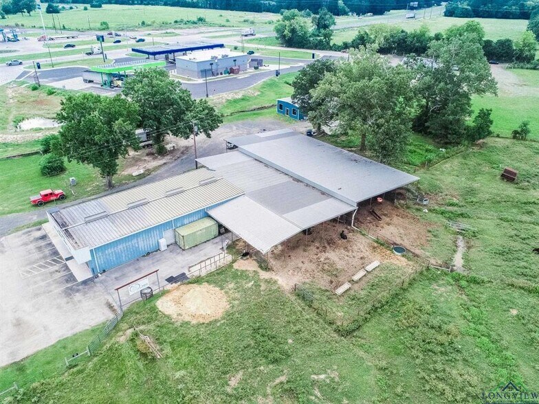 More Photos Of 1024 US Highway 59 N, Carthage Veterinarian Kennel For Sale