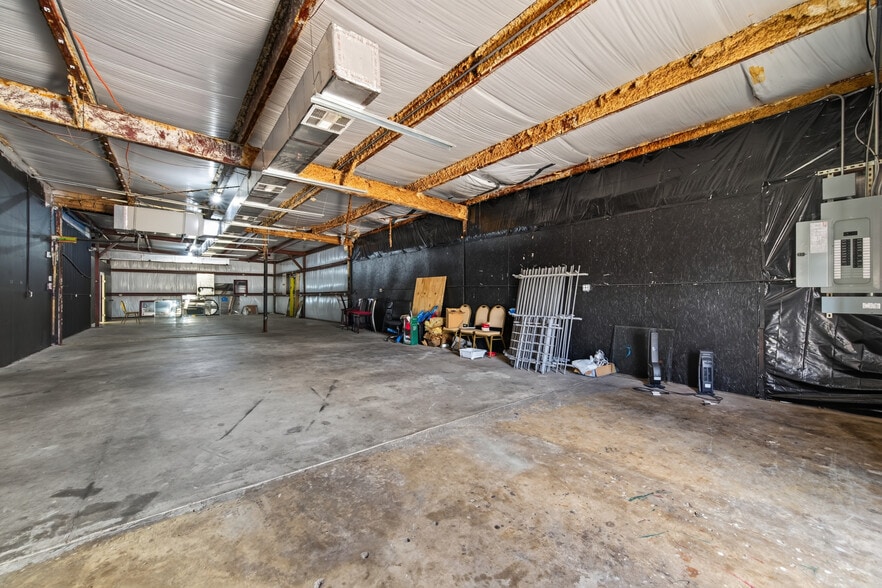 More Photos Of 11419 Hall Rd, Houston Freestanding For Sale