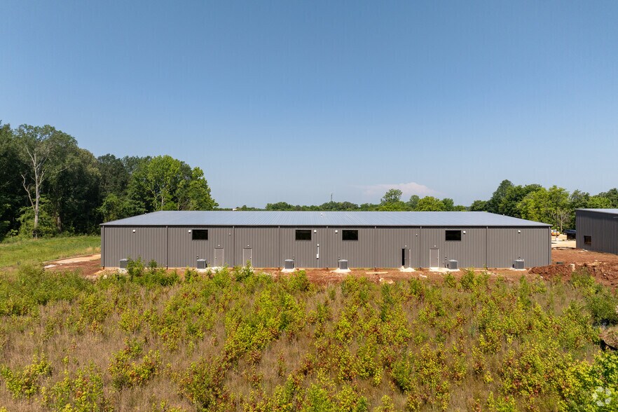More Photos Of 564 Blake Bottom Road, Huntsville Showroom For Lease