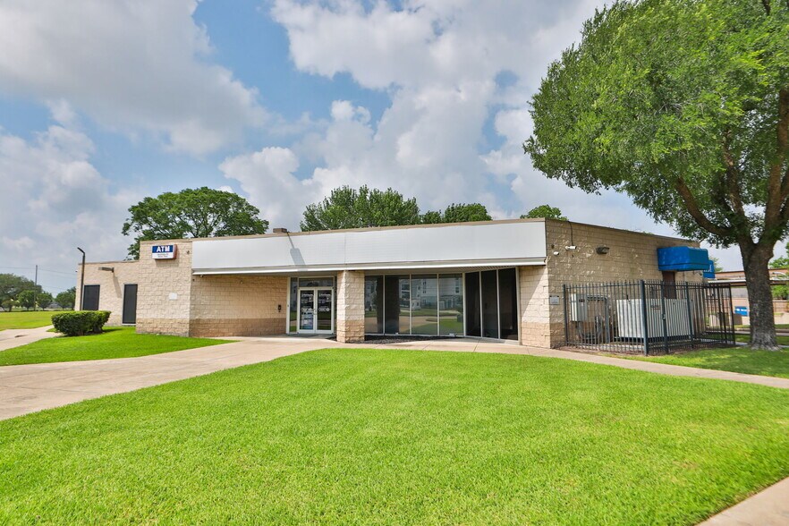 More Photos Of 12755 N Houston Rosslyn Rd, Houston Bank For Sale