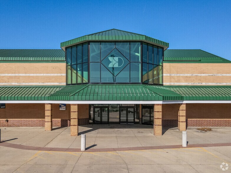 More Photos Of 5440 NW 86th St, Johnston Supermarket For Lease