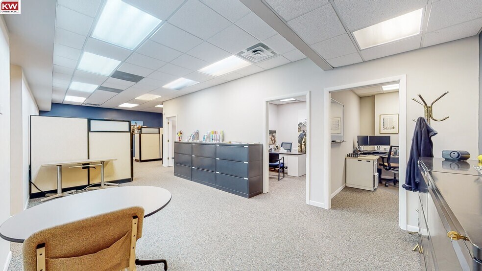 More Photos Of 707-717 N Iowa Ave, Villa Park Office For Sale