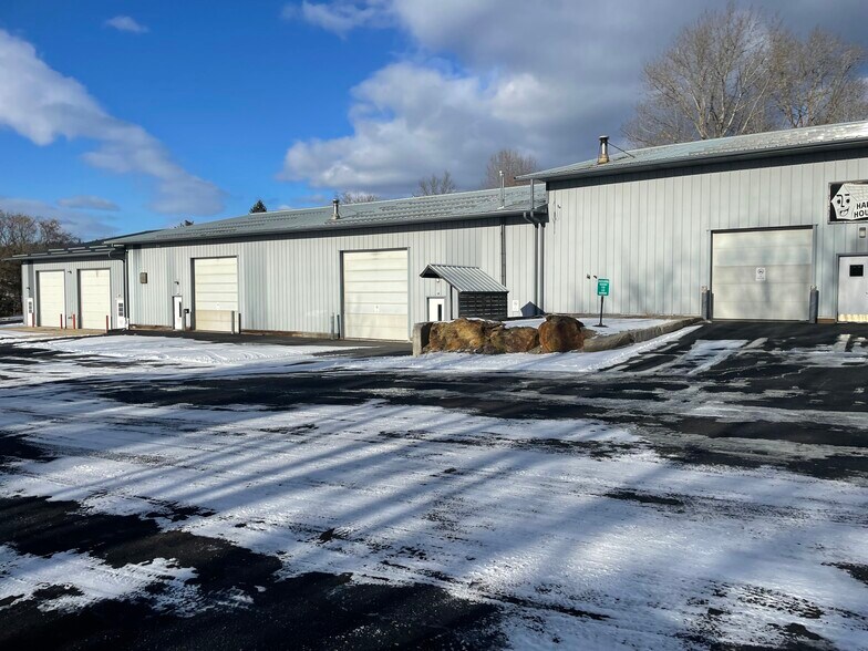 More Photos Of 70 Depot St, Goffstown Warehouse For Lease