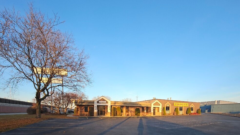 More Photos Of 3049 Ramada Way, Green Bay Flex For Lease