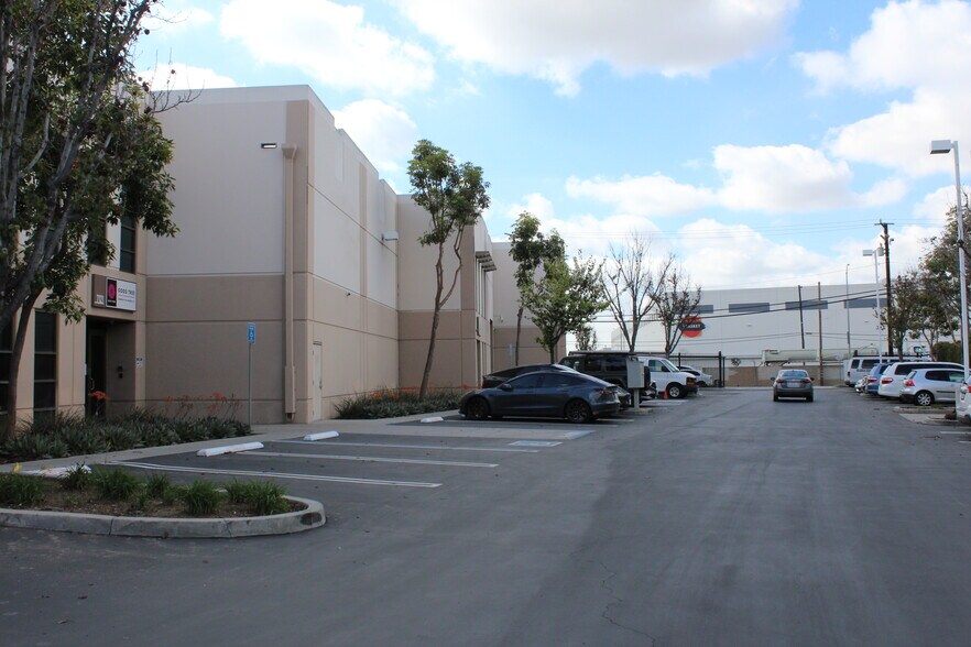 More Photos Of 7133 Telegraph Rd, Montebello Warehouse For Lease