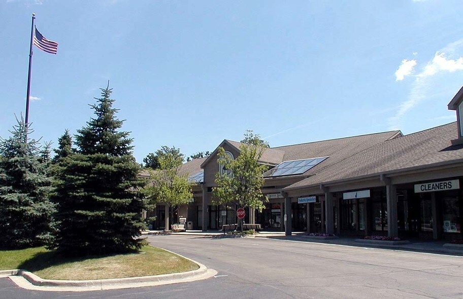 More Photos Of 5035-5075 Shoreline Rd, Lake Barrington General Retail For Lease
