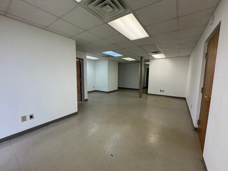 More Photos Of 540 N Main St, Jasper Storefront Retail Office For Lease