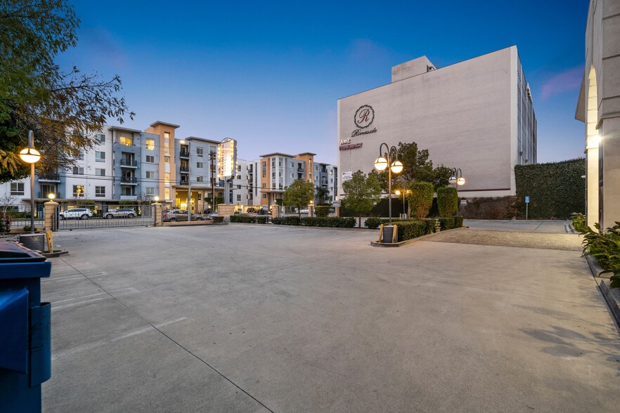 More Photos Of 12640 Riverside Dr, Valley Village Storefront Retail Office For Sale