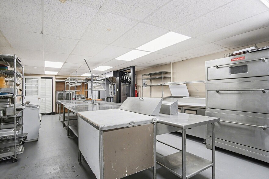 More Photos Of 328 Lake Road East Frk, Hamlin Restaurant For Sale
