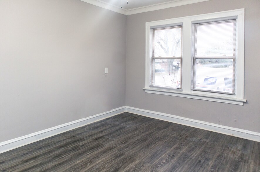 More Photos Of 8557 S Bennett Ave, Chicago Apartments For Sale