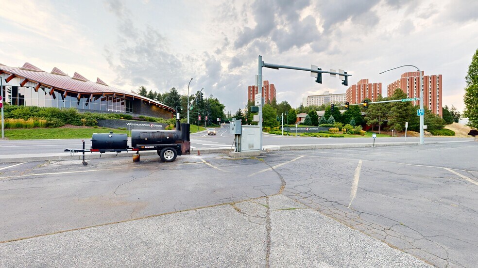 More Photos Of 1005 E Main St, Pullman Restaurant For Sale