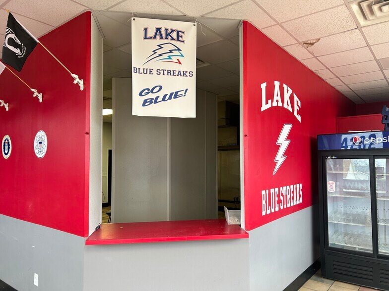 More Photos Of 1261 W Maple St, Hartville Convenience Store For Lease