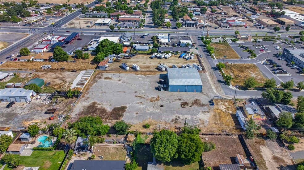 More Photos Of 65 S Lotas St, Porterville Warehouse For Lease