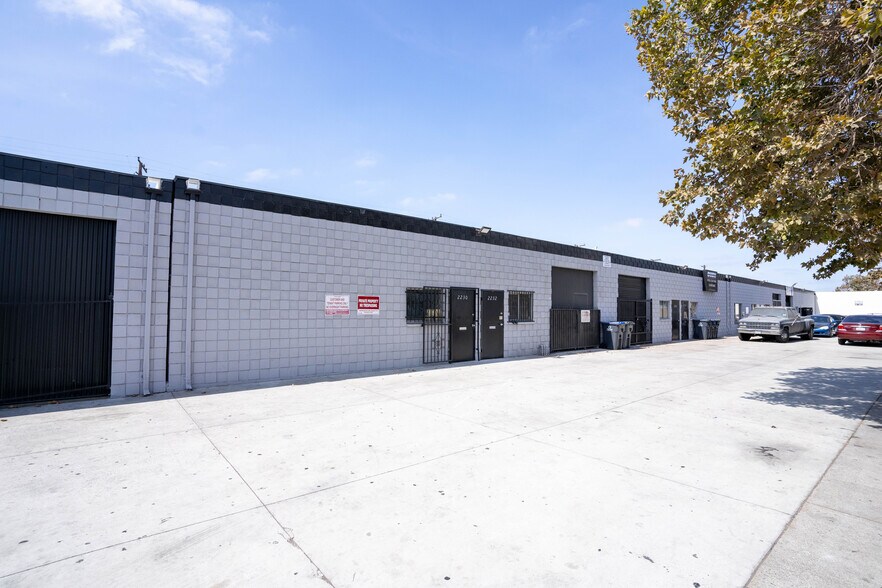 More Photos Of 2222-2308 W 2nd St, Santa Ana Service For Sale