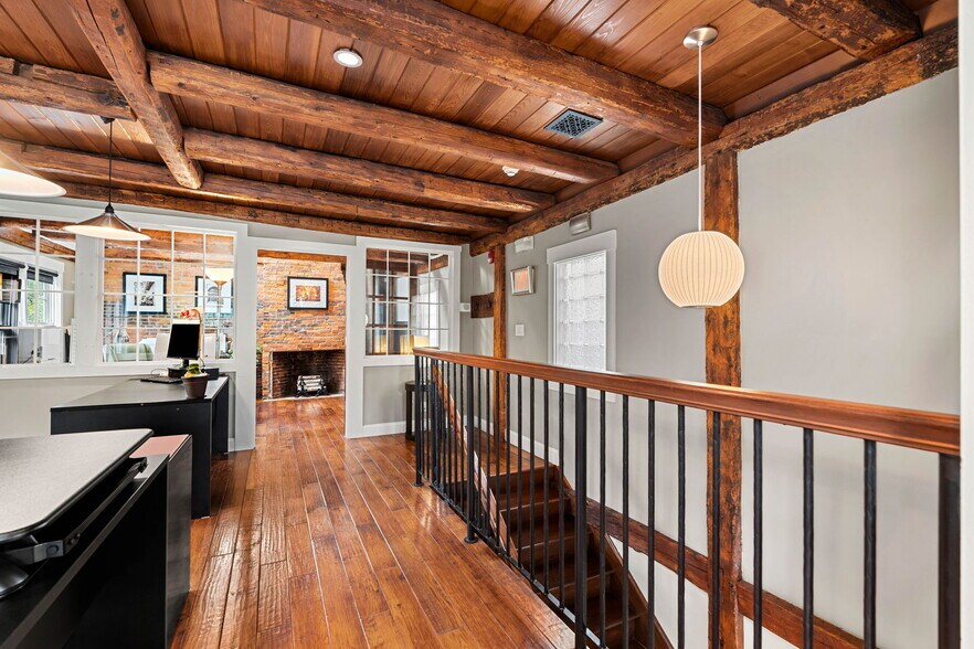 More Photos Of 8 Essex St, Salem Office For Sale