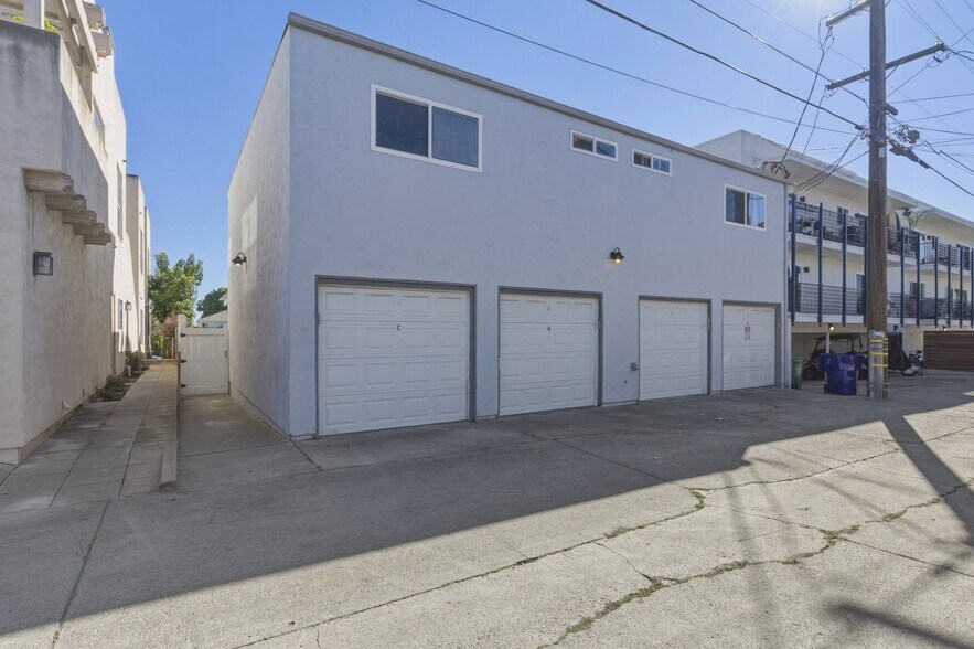 More Photos Of 1544 Chalcedony St, San Diego Apartments For Sale