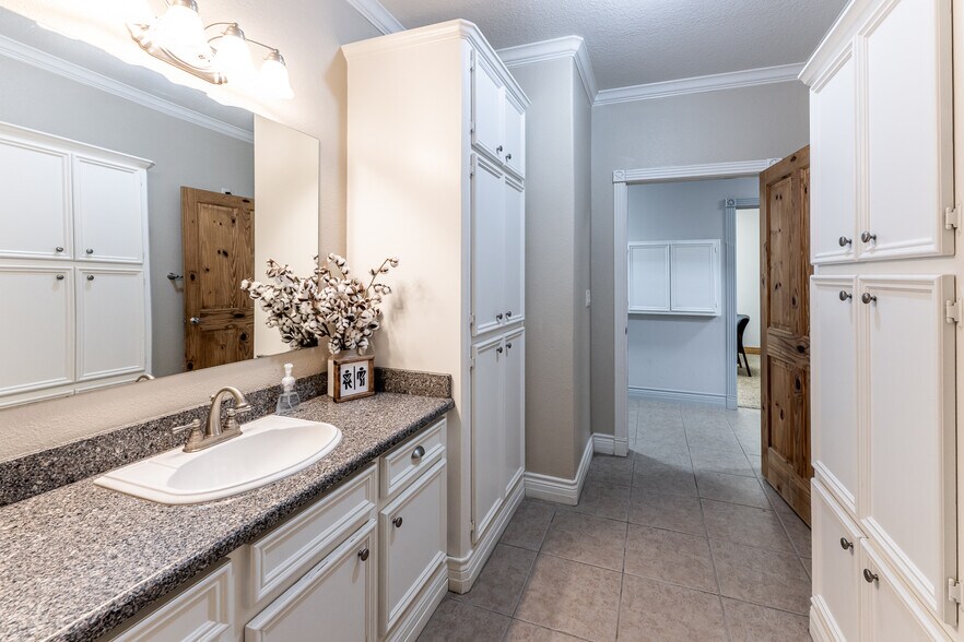 More Photos Of 101 Hidden Valley Cir, Huntsville Office For Sale