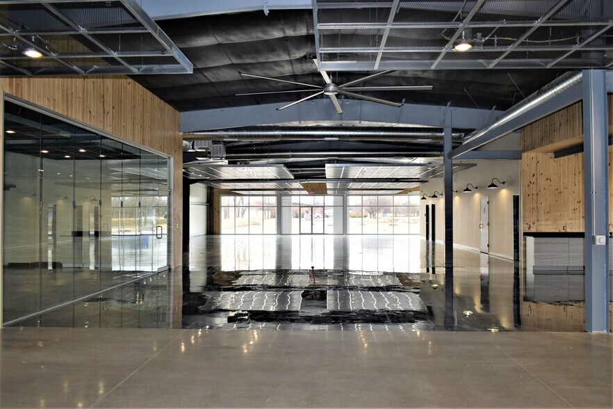 More Photos Of 9701 Northwest Expy, Yukon Showroom For Sale