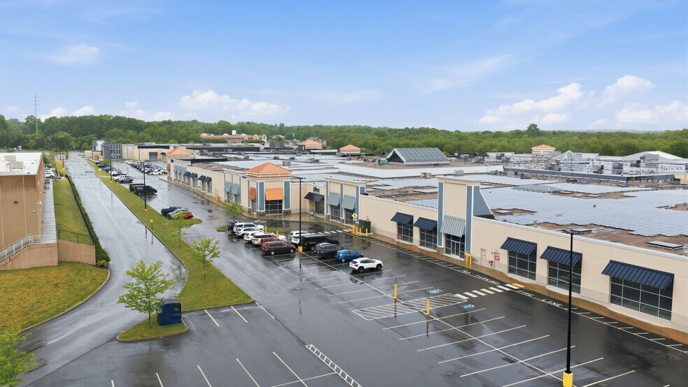 More Photos Of 262 Swansea Mall Dr, Swansea Unknown For Lease