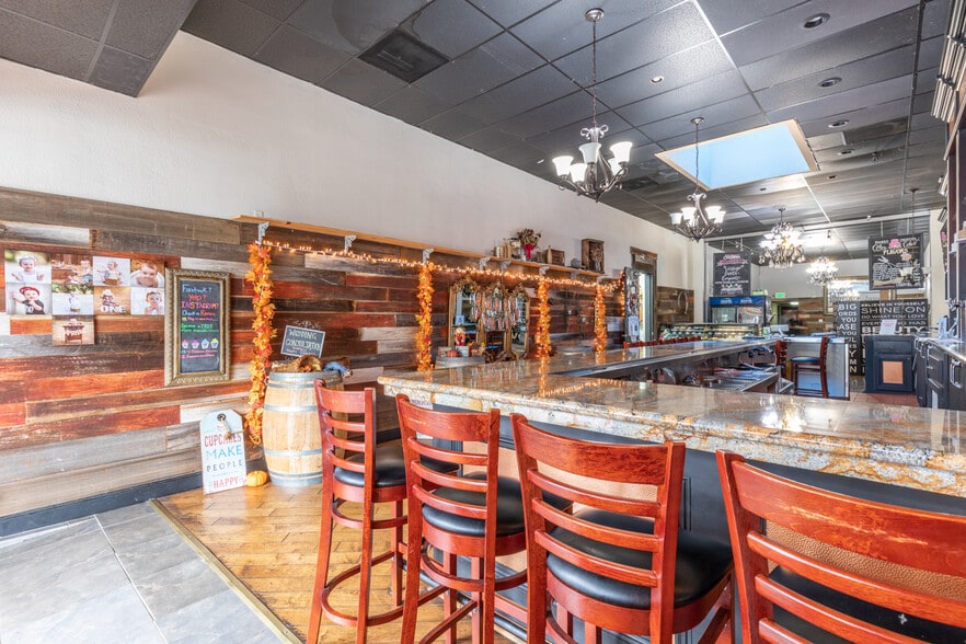 More Photos Of 835-837 Texas St, Fairfield Storefront For Lease