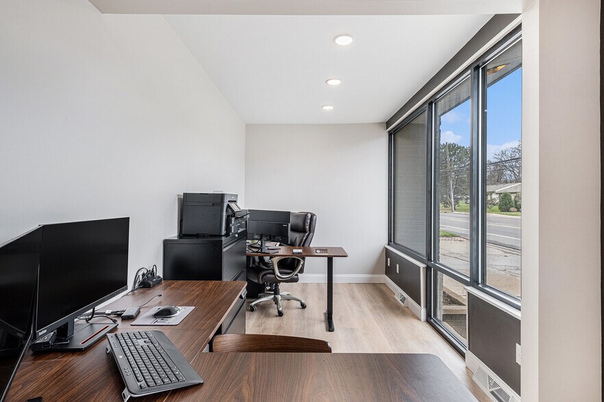 More Photos Of 8127 Miller Rd, Swartz Creek Office For Sale