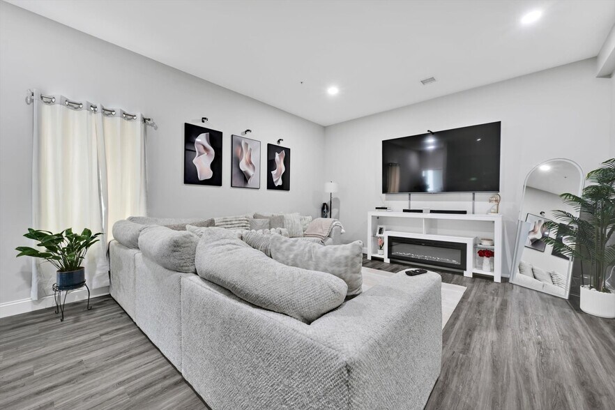 More Photos Of 236 W Market St, Jonestown Multifamily For Sale