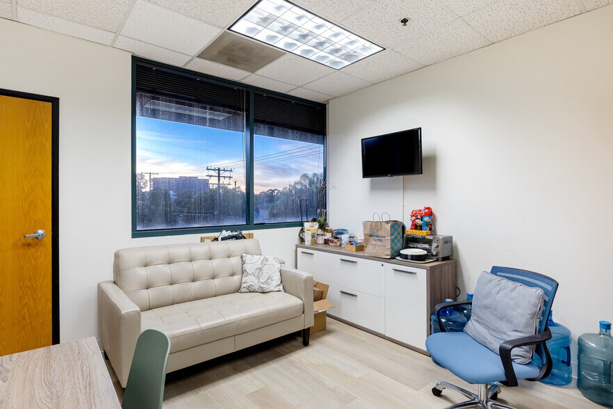 More Photos Of 2031 W Alameda Ave, Burbank Medical For Lease