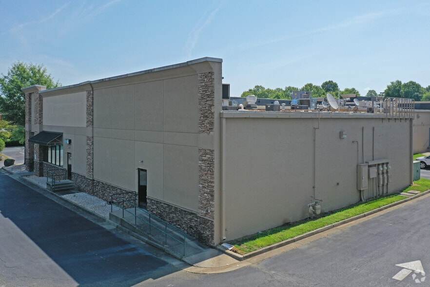 More Photos Of 1075 Hanes Mall Blvd, Winston-Salem Unknown For Lease