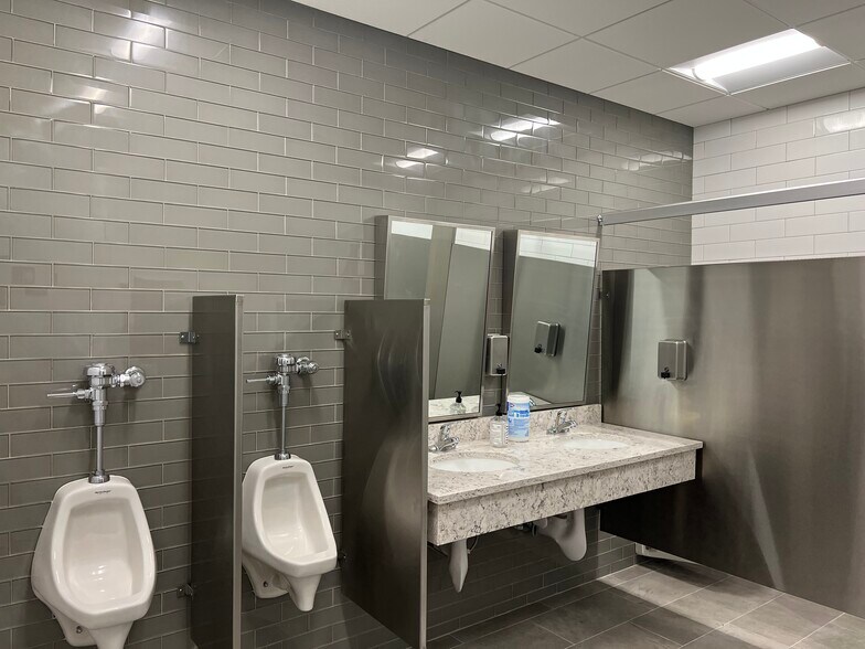 More Photos Of 5405 Diplomat Cir, Orlando Loft Creative Space For Lease