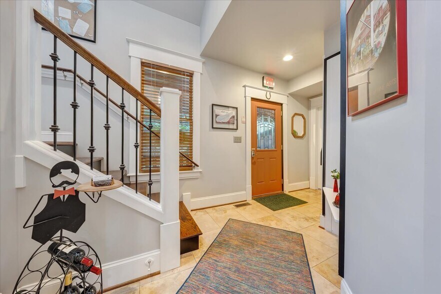 More Photos Of 1526 Franklin Rd SW, Roanoke Hospitality For Sale