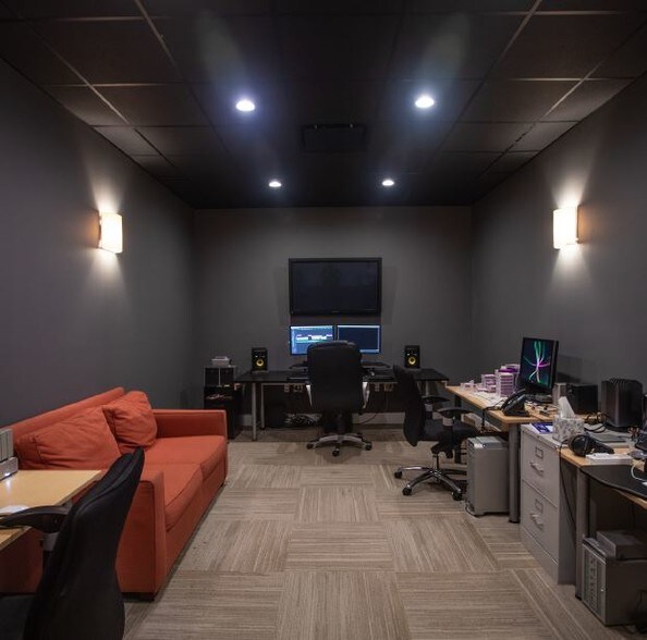 More Photos Of 714 Main St, Grandview Office For Lease