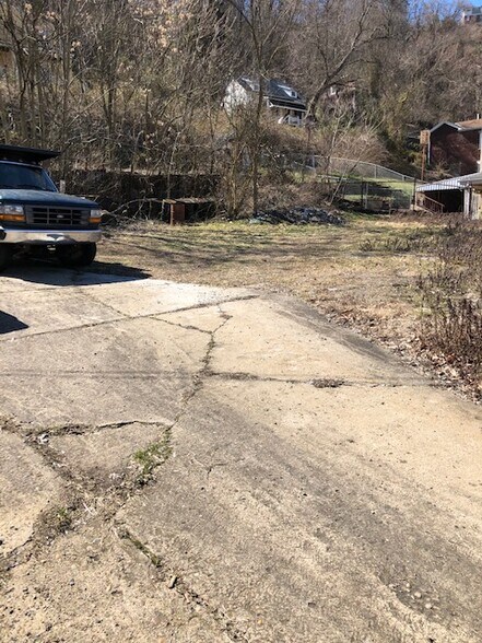 More Photos Of 84 Dawn Ave, Pittsburgh Warehouse For Lease