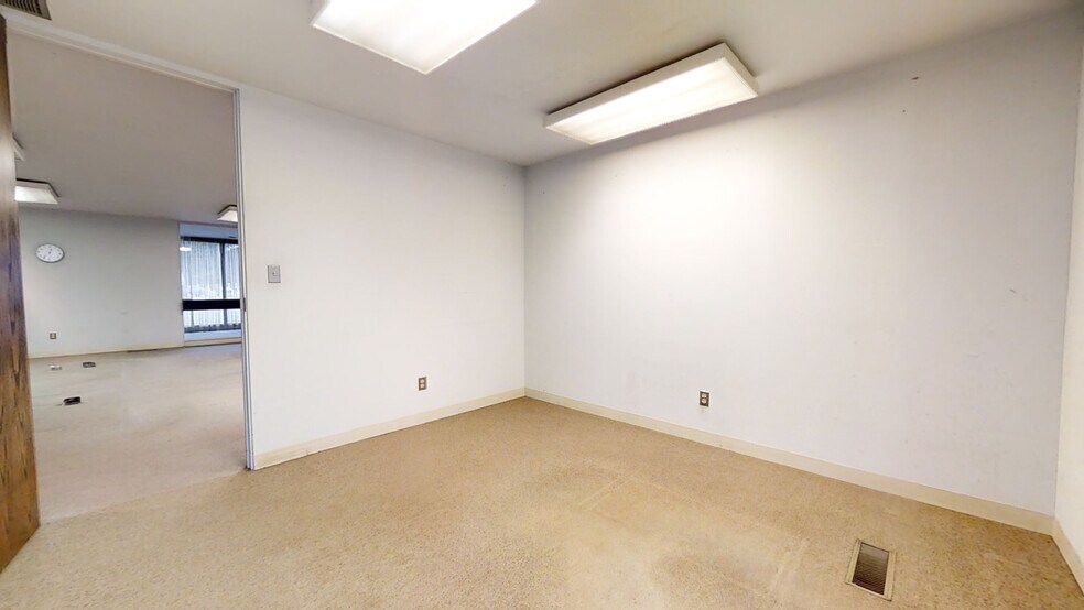 More Photos Of 901 Charleston Ave, Mattoon Medical For Lease