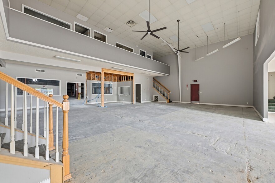 More Photos Of 619 Cassat Ave, Jacksonville Warehouse For Lease