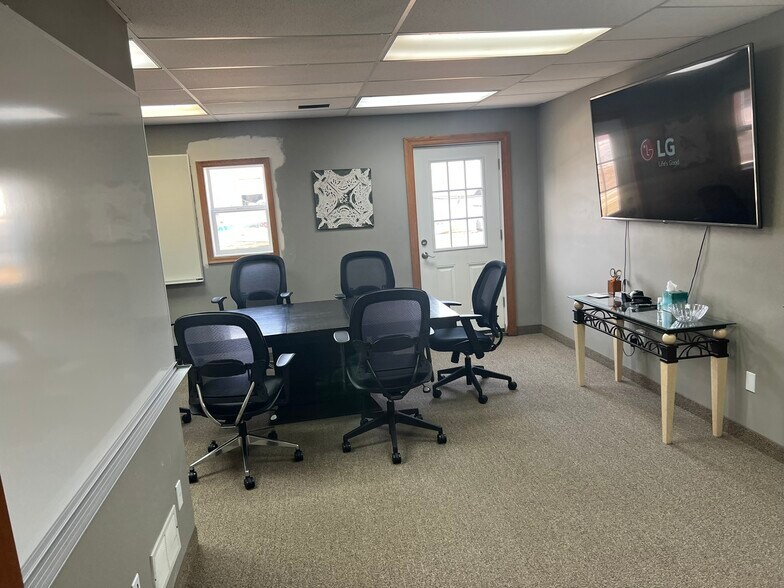 More Photos Of 3095 NW 162nd Ln, Andover Warehouse For Sale