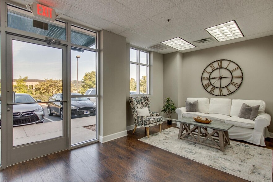 More Photos Of 212 Overlook Cir, Brentwood Office For Sale