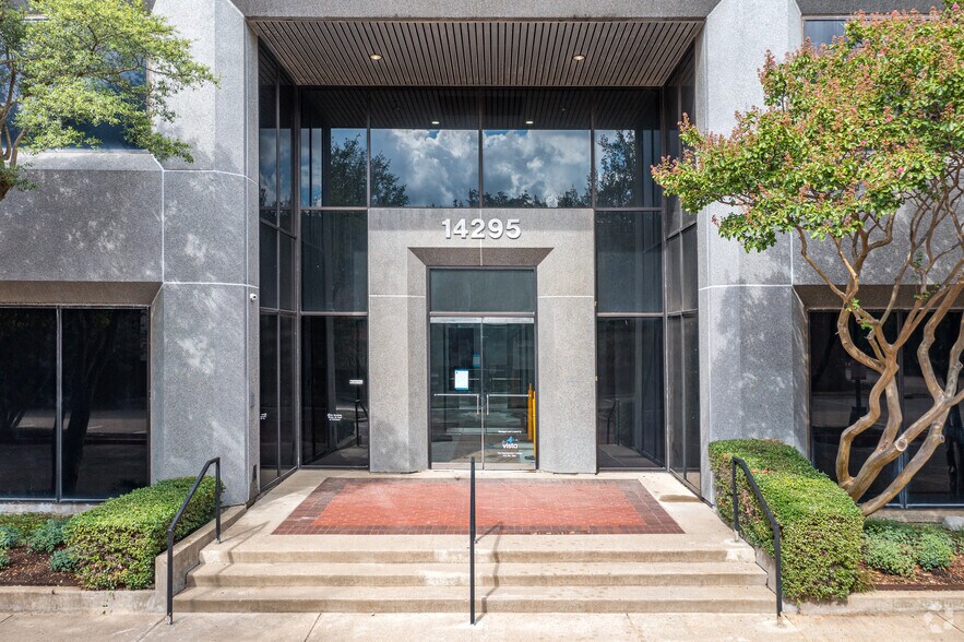 More Photos Of 14275 Midway Rd, Addison Unknown For Lease