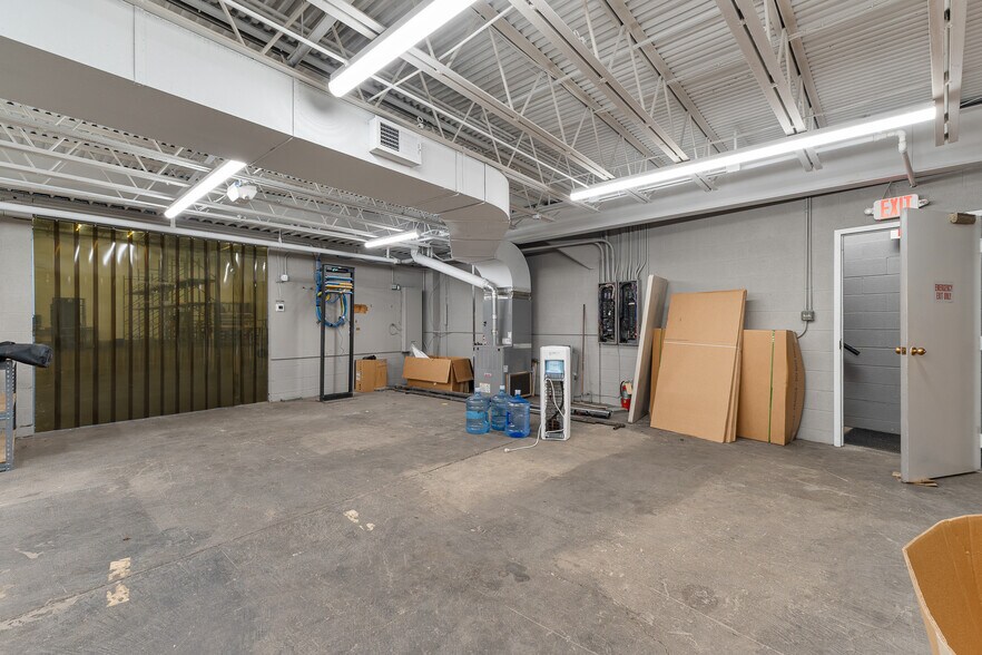 More Photos Of 1545 Hansford St, Charleston Light Distribution For Sale