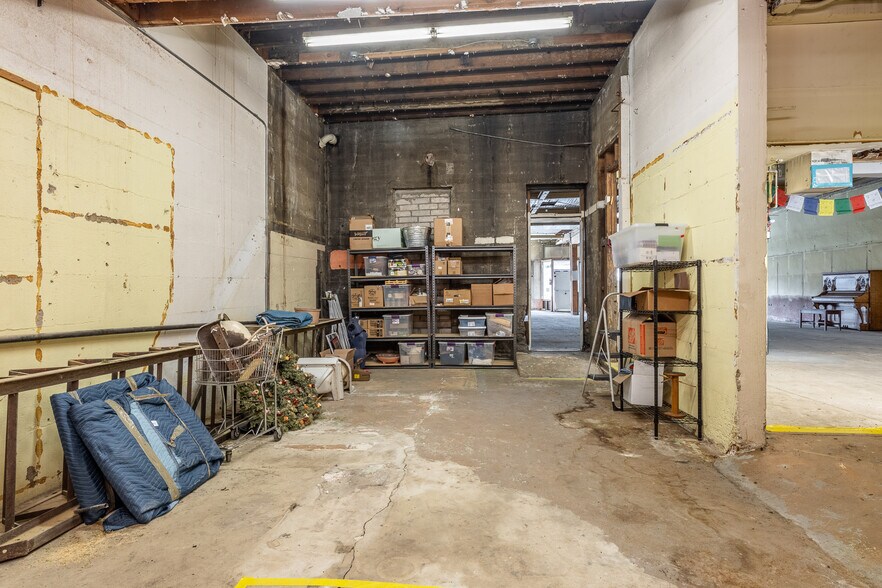 More Photos Of 162 N Main St, Bishop General Retail For Sale