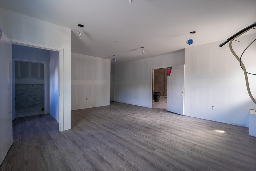 More Photos Of 1341 Central St, Leominster Flex For Lease