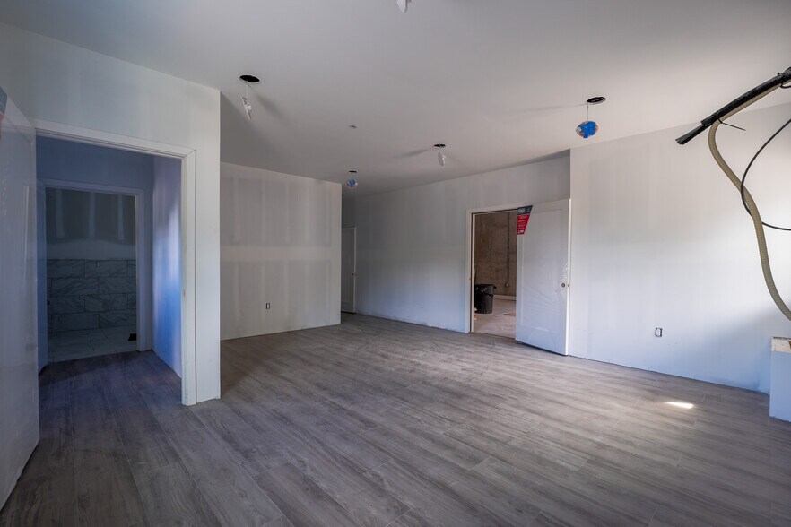 More Photos Of 1341 Central St, Leominster Flex For Lease