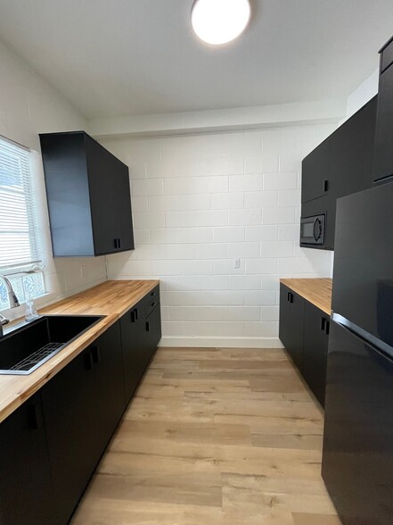 More Photos Of 3212-3214 W Burbank Blvd, Burbank Office For Sale