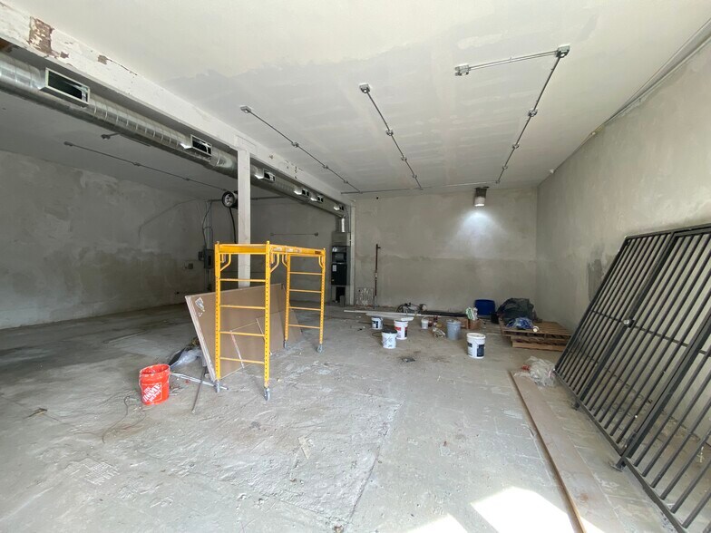 More Photos Of 24048 Newhall Ave, Newhall Storefront Retail Office For Lease