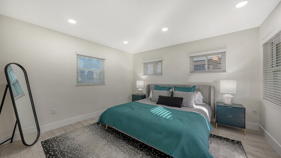 More Photos Of 1901 & 1905 Morrill St, Sarasota Apartments For Sale