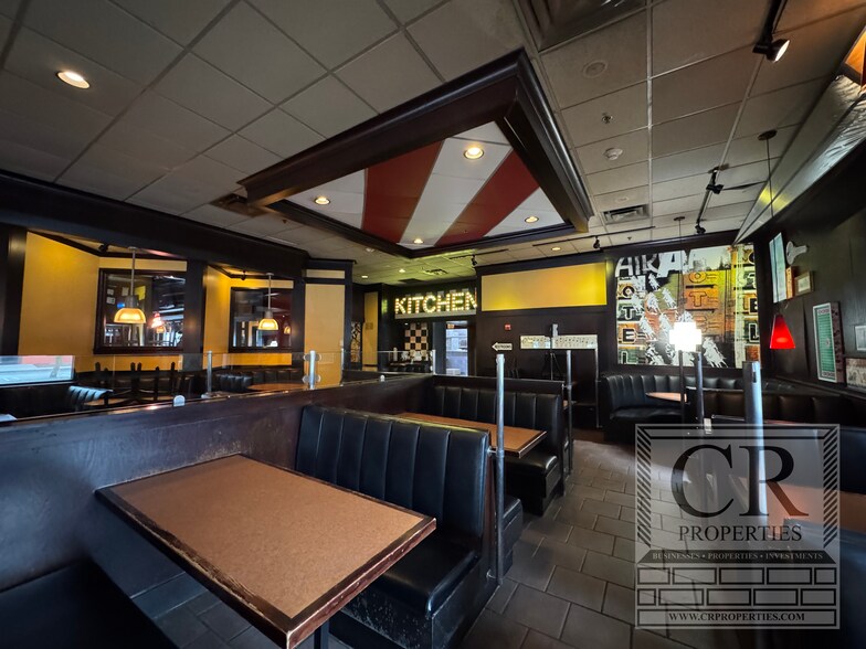 More Photos Of 23 Crystal Run Xing, Middletown Restaurant For Lease
