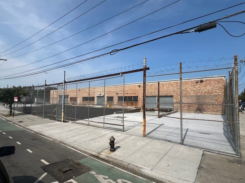 More Photos Of 625 Wortman Ave, Brooklyn Distribution For Sale